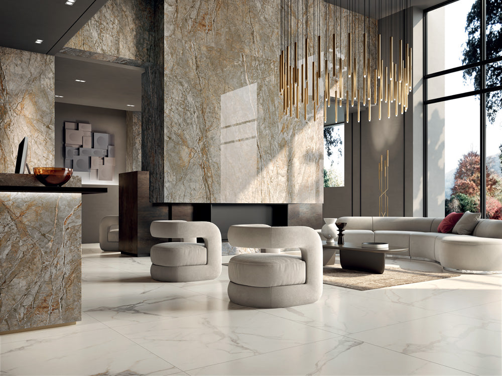 Collection de carreaux de céramique Carrarae Classic Marble Inspired Porcelain White, disponible en 1 format, 1 couleur et 2 finitions.