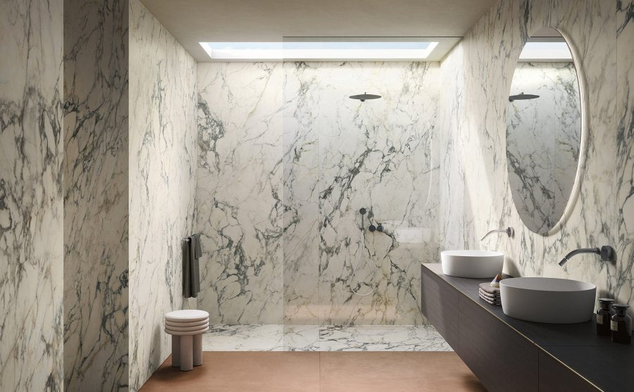 Carrelage en céramique de porcelaine - collection Premiere Marble Look disponible en 3 tailles, 4 couleurs et 2 finitions.