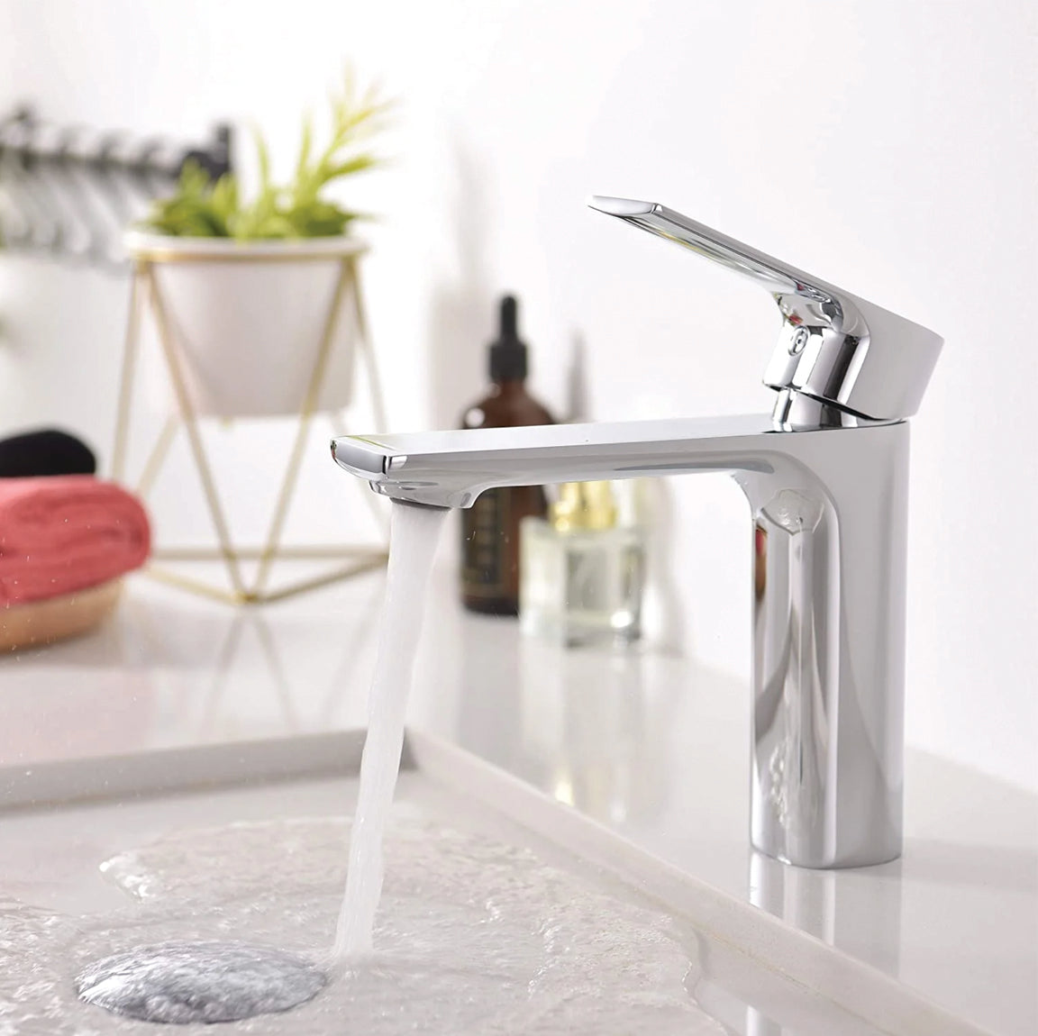 Single Hole Bathroom Faucet Regular Collection Timelyss - 2 Colors