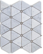 Mosaïque triangulaire en marbre blanc veiné gris mat 300 x 300 x 10 mm