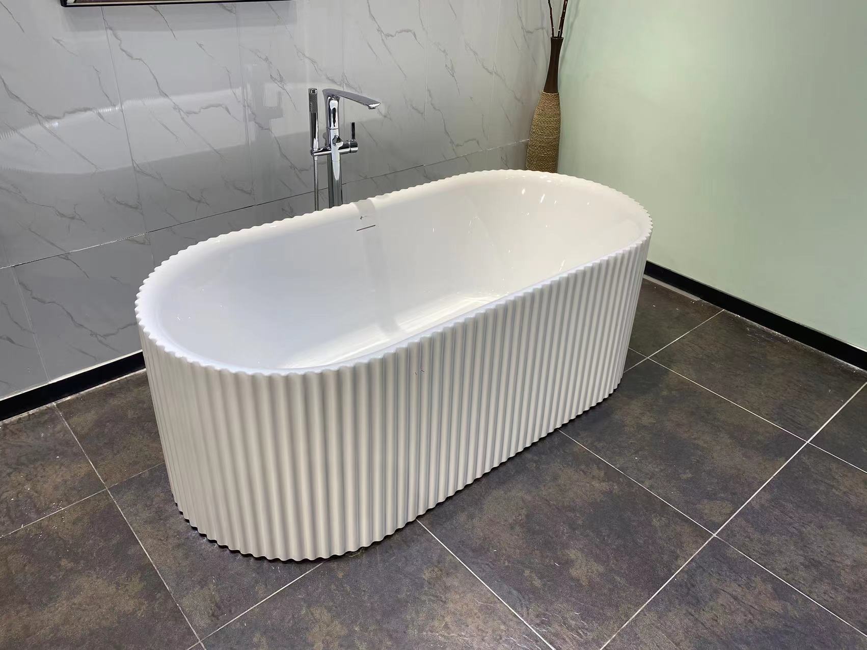 Freestanding Bathtub Studio 67”