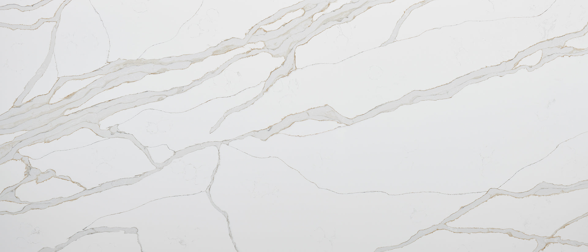 Plan de travail en quartz Calacatta Solessio MSI de 2 cm d'épaisseur