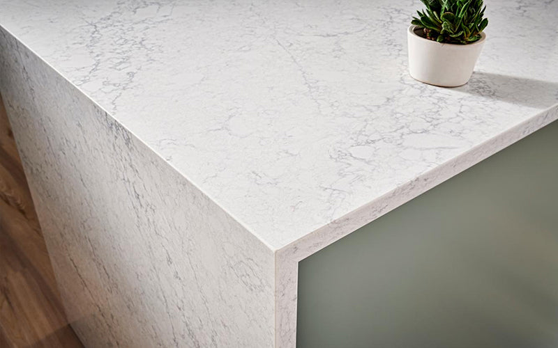 Quartz pour comptoir 2 cm - 3 cm LXHA Karis SF 63 x 130 po